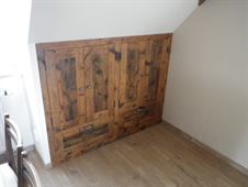 výroba nábytku ze starého dřeva