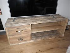 výroba nábytku ze starého dřeva